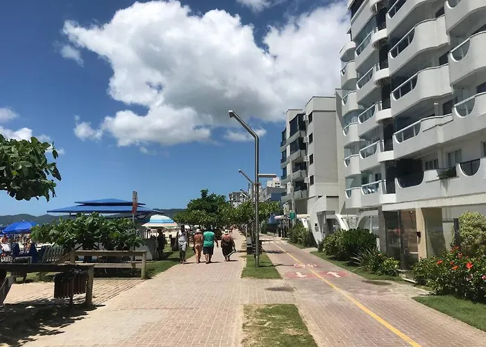 Apto Com Otima Localizacao, Centro De Meia Praia