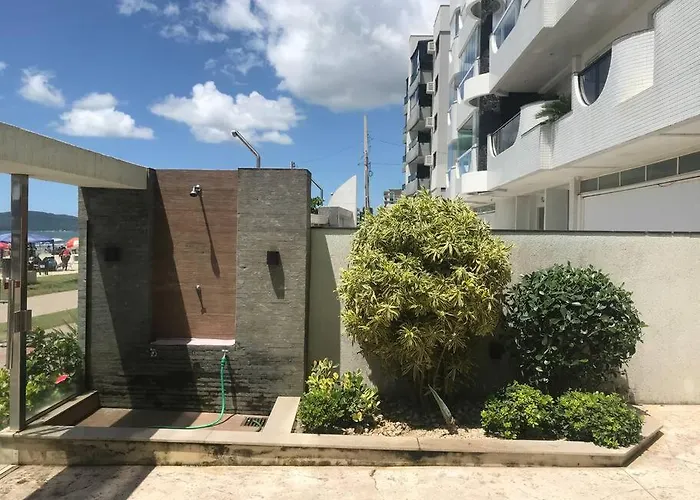 Apto Com Otima Localizacao, Centro De Meia Praia