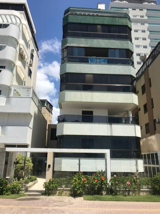 Apto Com Otima Localizacao, Centro De Meia Apartment *
